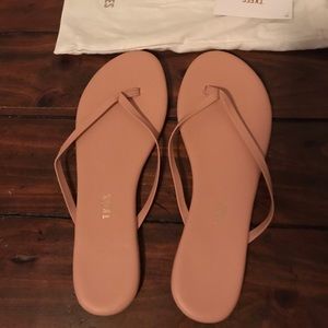 TKEES Sandals NWOT